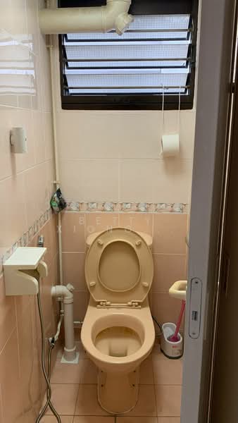 4 Bedok South Avenue 1, 4 Bedok South Avenue 1, Room Rental, 150 sqft, HDB Flat For Rent, by Betty Xiong Yan, 500177338 - Bathroom - PropertyGuru.com.sg