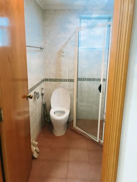 Guilin View, 20 Bukit Batok Street 52, Room Rental, 350 sqft, Condominium For Rent, by Muk M.H, 500177342 - Bathroom - PropertyGuru.com.sg