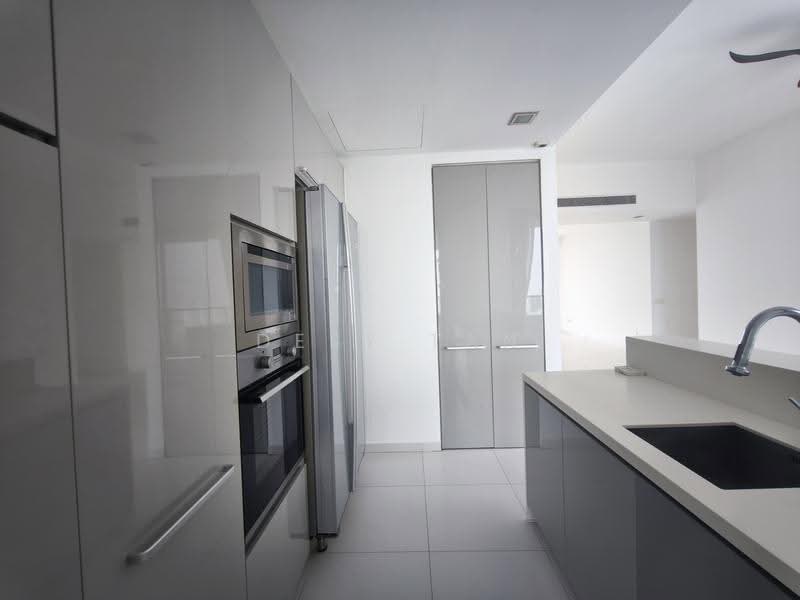 Sky @ Eleven, 5 Thomson Lane, Newton / Novena, 3 Bedrooms, 1,851 sqft, Condominium For Rent, by Desy Tan, 500177367 - Kitchen - PropertyGuru.com.sg