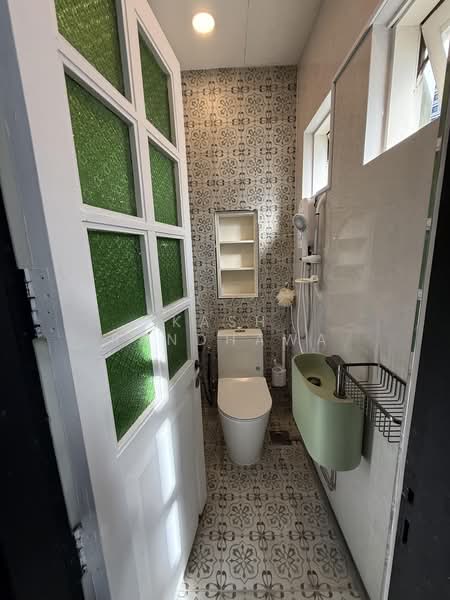 BOAT QUAY CONSERVATION AREA, Boat Quay, 1,227 sqft, Other Retail For Rent, by Kash Randhawa, 500177385 - Bathroom - CommercialGuru.com.sg