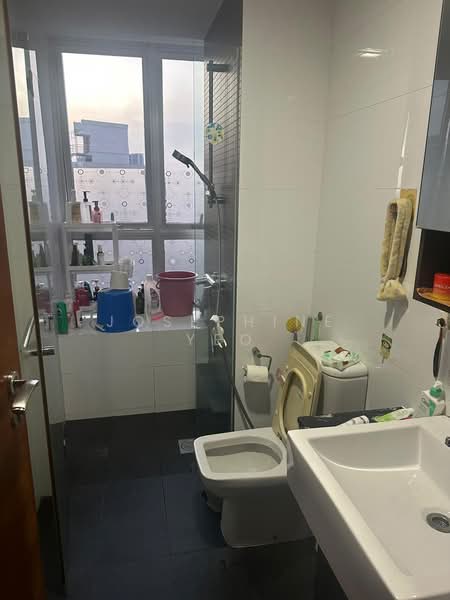 The Parc Condominium, 3 West Coast Walk, Room Rental, 100 sqft, Condominium For Rent, by Josephine Yeo, 500177398 - Bathroom - PropertyGuru.com.sg