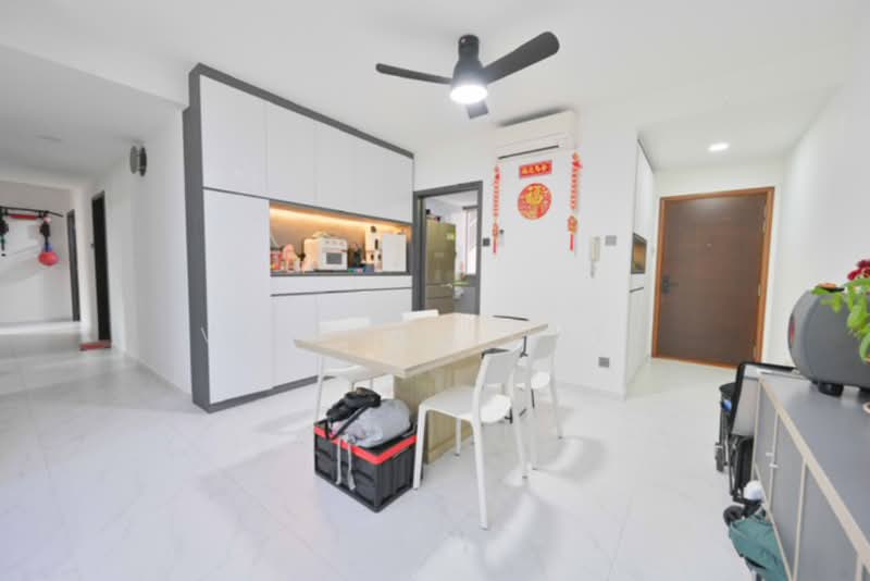 The Esparis, 7 Pasir Ris Drive 4, 4 Bedrooms, 1,292 sqft, Condominium For Sale, by Vincent Chee, 500177418 - Dining Room - PropertyGuru.com.sg