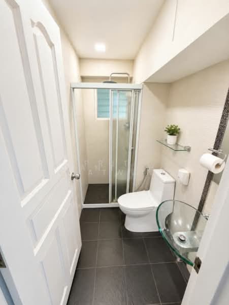 Melville Park, 24 Simei Street 1, 3 Bedrooms, 1,313 sqft, Condominium For Sale, by Priti Khatwani, 500177445 - Bathroom - PropertyGuru.com.sg