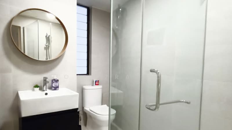 Lakepoint Condo, 2 Lakepoint Drive, Room Rental, 100 sqft, Condominium For Rent, by Roy Ezra Koh, 500177452 - Bathroom - PropertyGuru.com.sg