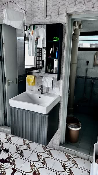 41 Sims Drive, 41 Sims Drive, 2 Bedrooms, 710 sqft, HDB Flat For Sale, by Thomas Lin, 500177460 - Bathroom - PropertyGuru.com.sg