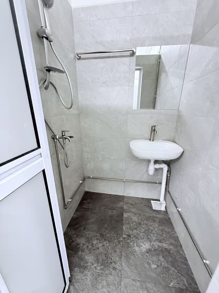 123 Kitchener road walk up near mrt, Kitchener road, 8 Bedrooms, 1,670 sqft, Walk-up Apartment For Rent, by Anthea Yeo 杨丽娇, 500177464 - Bathroom - PropertyGuru.com.sg
