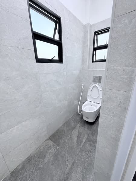 123 Kitchener road walk up near mrt, Kitchener road, 8 Bedrooms, 1,670 sqft, Walk-up Apartment For Rent, by Anthea Yeo 杨丽娇, 500177464 - Bathroom - PropertyGuru.com.sg
