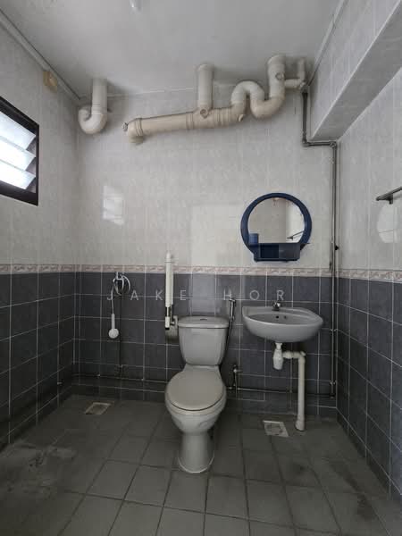 351 Ang Mo Kio Street 32, 351 Ang Mo Kio Street 32, 3 Bedrooms, 1,022 sqft, HDB Flat For Sale, by Jake Hor, 500177481 - Bathroom - PropertyGuru.com.sg