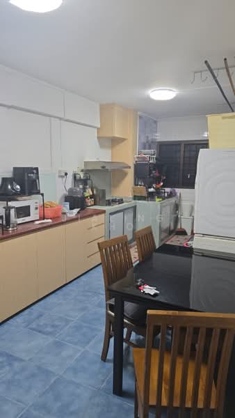 414 Jurong West Street 42, 414 Jurong West Street 42, 2 Bedrooms, 1,108 sqft, HDB Flat For Rent, by Jialing Kho, 500177484 - Kitchen - PropertyGuru.com.sg