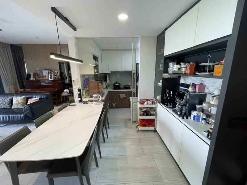 Lakeville, 1 Jurong Lake Link, 4 Bedrooms, 1,302 sqft, Condominium For Sale, by Vicky Chen, 500177492 - Kitchen - PropertyGuru.com.sg