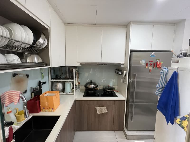 Lakeville, 1 Jurong Lake Link, 4 Bedrooms, 1,302 sqft, Condominium For Sale, by Vicky Chen, 500177492 - Kitchen - PropertyGuru.com.sg