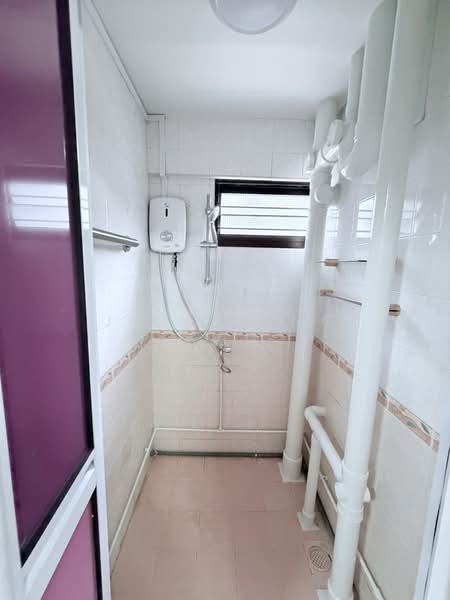 53 Sims Place, 53 Sims Place, 2 Bedrooms, 818 sqft, HDB Flat For Rent, by Joseph Ng 黄德顺, 500177493 - Bathroom - PropertyGuru.com.sg