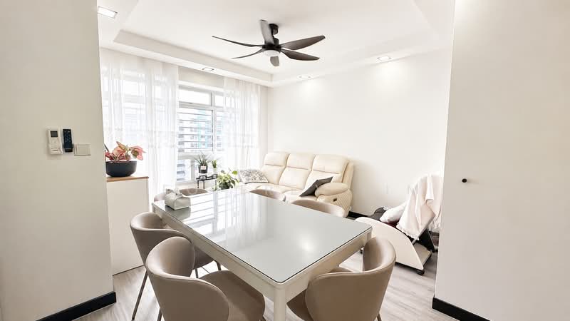 571C Woodlands Avenue 1, 571C Woodlands Avenue 1, 2 Bedrooms, 721 sqft, HDB Flat For Sale, by Geoffrey Lim, 500177525 - Living Room - PropertyGuru.com.sg