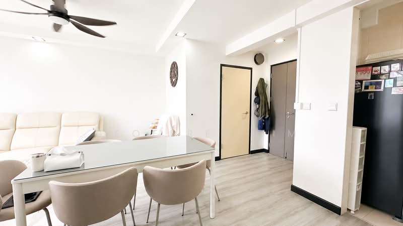 571C Woodlands Avenue 1, 571C Woodlands Avenue 1, 2 Bedrooms, 721 sqft, HDB Flat For Sale, by Geoffrey Lim, 500177525 - Living Room - PropertyGuru.com.sg