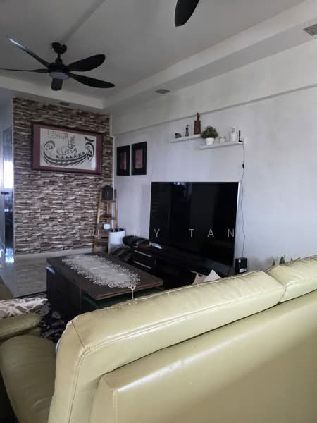 241 Hougang Street 22, 241 Hougang Street 22, 2 Bedrooms, 791 sqft, HDB Flat For Sale, by Sunny Tan, 500177530 - Living Room - PropertyGuru.com.sg