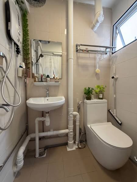 128 Ang Mo Kio Avenue 3, 128 Ang Mo Kio Avenue 3, 2 Bedrooms, 721 sqft, HDB Flat For Sale, by Abel Tan, 500177532 - Master Bathroom - PropertyGuru.com.sg