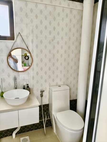 279 Tampines Street 22, 279 Tampines Street 22, 3 Bedrooms, 1,431 sqft, HDB Flat For Sale, by Mohd Yussaini, 500177537 - Bathroom - PropertyGuru.com.sg
