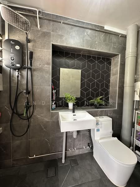 136 Pasir Ris Street 11, 136 Pasir Ris Street 11, 4 Bedrooms, 2,023 sqft, HDB Flat For Sale, by Andrew Nair, 500177549 - Bathroom - PropertyGuru.com.sg