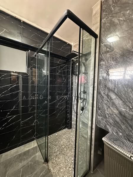 136 Pasir Ris Street 11, 136 Pasir Ris Street 11, 4 Bedrooms, 2,023 sqft, HDB Flat For Sale, by Andrew Nair, 500177549 - Bathroom - PropertyGuru.com.sg