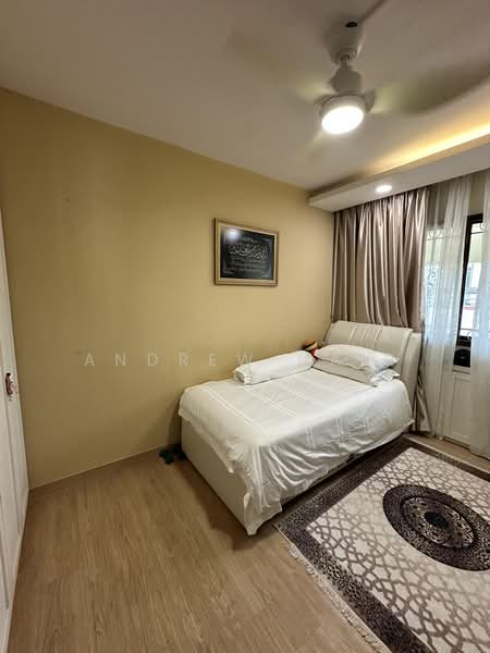 136 Pasir Ris Street 11, 136 Pasir Ris Street 11, 4 Bedrooms, 2,023 sqft, HDB Flat For Sale, by Andrew Nair, 500177549 - Bedroom - PropertyGuru.com.sg