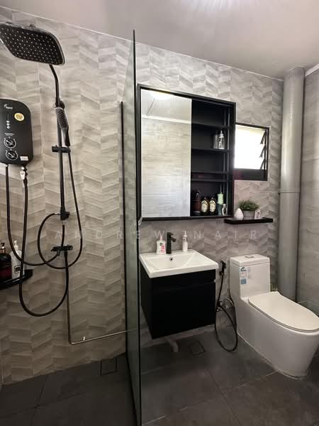 136 Pasir Ris Street 11, 136 Pasir Ris Street 11, 4 Bedrooms, 2,023 sqft, HDB Flat For Sale, by Andrew Nair, 500177549 - Bathroom - PropertyGuru.com.sg