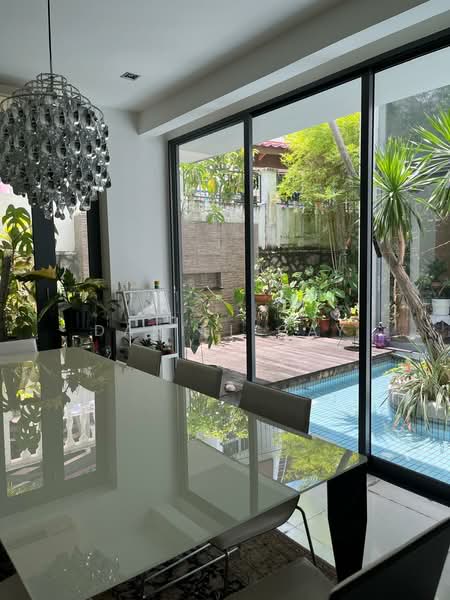 Jalan Rindu, , 5 Bedrooms, 3,800 sqft, Corner Terrace For Sale, by Daniel Gay, 500177557 - Bright & well ventilated Dining Room - PropertyGuru.com.sg