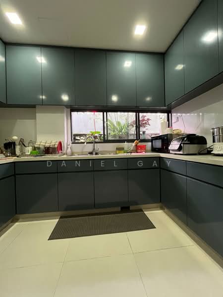 Jalan Rindu, , 5 Bedrooms, 3,800 sqft, Corner Terrace For Sale, by Daniel Gay, 500177557 - Huge renovated Kitchen - PropertyGuru.com.sg