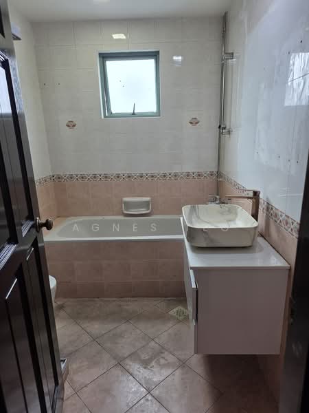 Westwood Park, Westwood Crescent, Room Rental, 250 sqft, Terraced House For Rent, by Agnes Teo, 500177608 - Bathroom - PropertyGuru.com.sg