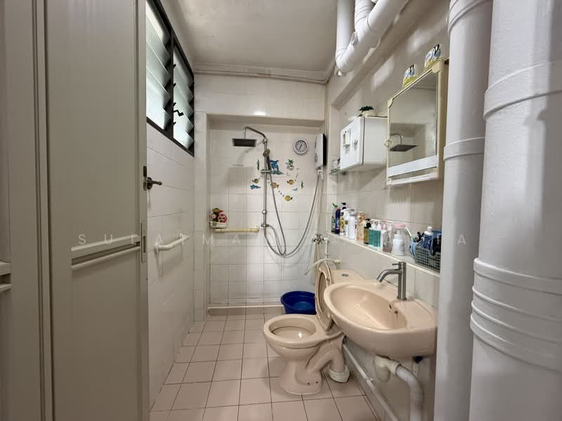 162 Jalan Teck Whye, 162 Jalan Teck Whye, 3 Bedrooms, 1,087 sqft, HDB Flat For Sale, by Sulaiman Zakaria, 500177609 - Bathroom - PropertyGuru.com.sg