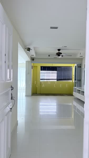 507 Serangoon North Avenue 4, 507 Serangoon North Avenue 4, 3 Bedrooms, 1,291 sqft, HDB Flat For Sale, by Jenny Lalla Lee, 500177625 - Entrance - PropertyGuru.com.sg