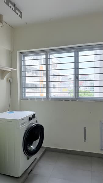 507 Serangoon North Avenue 4, 507 Serangoon North Avenue 4, 3 Bedrooms, 1,291 sqft, HDB Flat For Sale, by Jenny Lalla Lee, 500177625 - Laundry Yard with Common Bathroom - PropertyGuru.com.sg