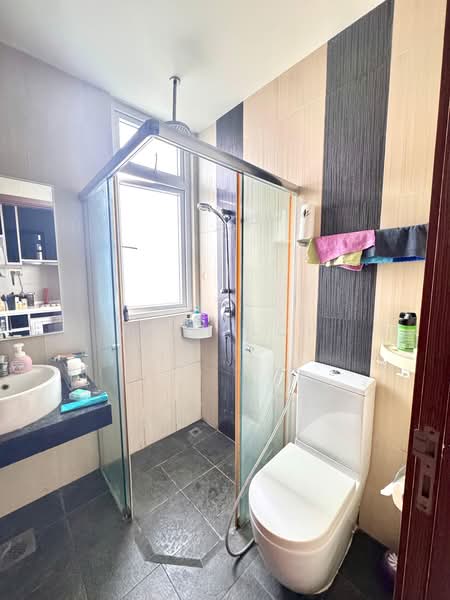 Cardiff Residence, 101 Cardiff Grove, 1 Bedroom, 398 sqft, Condominium For Rent, by Jean Loh, 500177638 - Bathroom - PropertyGuru.com.sg