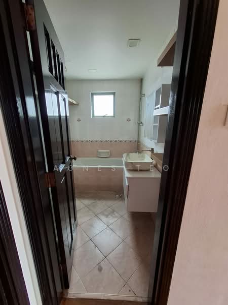 Westwood Park, Westwood Crescent, 4 Bedrooms, 3,000 sqft, Terraced House For Rent, by Agnes Teo, 500177640 - Bathroom - PropertyGuru.com.sg