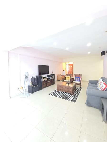 325 Jurong East Street 31, 325 Jurong East Street 31, 3 Bedrooms, 1,517 sqft, HDB Flat For Sale, by Liew Wenzheng, 500177646 - Living Room - PropertyGuru.com.sg