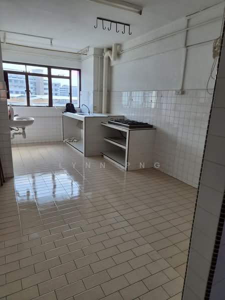 677 Hougang Avenue 8, 677 Hougang Avenue 8, 2 Bedrooms, 689 sqft, HDB Flat For Sale, by Lynn Png, 500177647 - Kitchen - PropertyGuru.com.sg