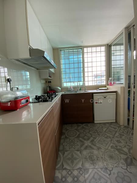 Gardenvista, 960 Dunearn Road, 3 Bedrooms, 1,130 sqft, Condominium For Sale, by Andrew Yong, 500177669 - Kitchen - PropertyGuru.com.sg