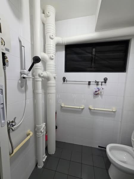 205 Bukit Batok Street 21, 205 Bukit Batok Street 21, Room Rental, 120 sqft, HDB Flat For Rent, by Poh Wei Qiang (Warren), 500177677 - Bathroom - PropertyGuru.com.sg