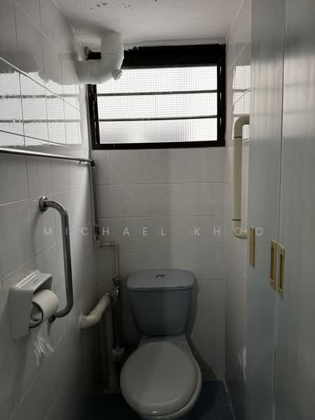 38 Lorong 5 Toa Payoh, 38 Lorong 5 Toa Payoh, 2 Bedrooms, 720 sqft, HDB Flat For Sale, by Michael Khoo, 500177718 - Bathroom - PropertyGuru.com.sg