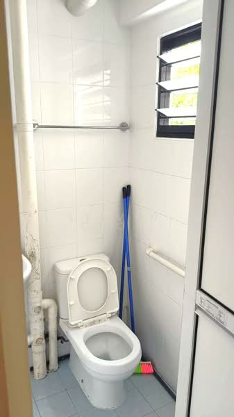 855 Woodlands Street 83, 855 Woodlands Street 83, Room Rental, 120 sqft, HDB Flat For Rent, by Steven Choo, 500177745 - Bathroom - PropertyGuru.com.sg