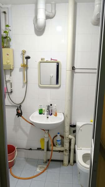 855 Woodlands Street 83, 855 Woodlands Street 83, Room Rental, 120 sqft, HDB Flat For Rent, by Steven Choo, 500177745 - Bathroom - PropertyGuru.com.sg