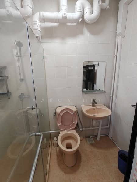 121A Kim Tian Place, 121A Kim Tian Place, 3 Bedrooms, 1,087 sqft, HDB Flat For Sale, by Aaron Lin, 500177751 - Bathroom - PropertyGuru.com.sg
