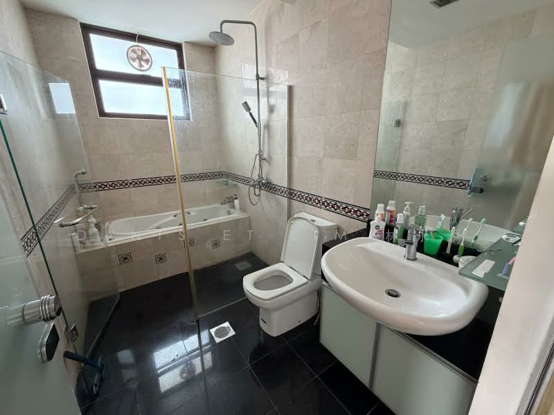 Phillips Avenue, Phillips Avenue, 6 Bedrooms, 4,329 sqft, Semi-Detached House For Sale, by Danis ET Lim 林永添, 500177774 - Bathroom - PropertyGuru.com.sg