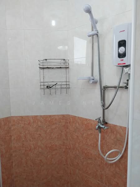 243 Jurong East Street 24, 243 Jurong East Street 24, 2 Bedrooms, 646 sqft, HDB Flat For Sale, by James Neo, 500177797 - Bathroom - PropertyGuru.com.sg