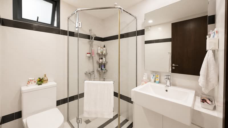 Symphony Suites, 13 Yishun Close, 4 Bedrooms, 1,023 sqft, Condominium For Sale, by Ong Beng Yew, 500177823 - Bathroom - PropertyGuru.com.sg