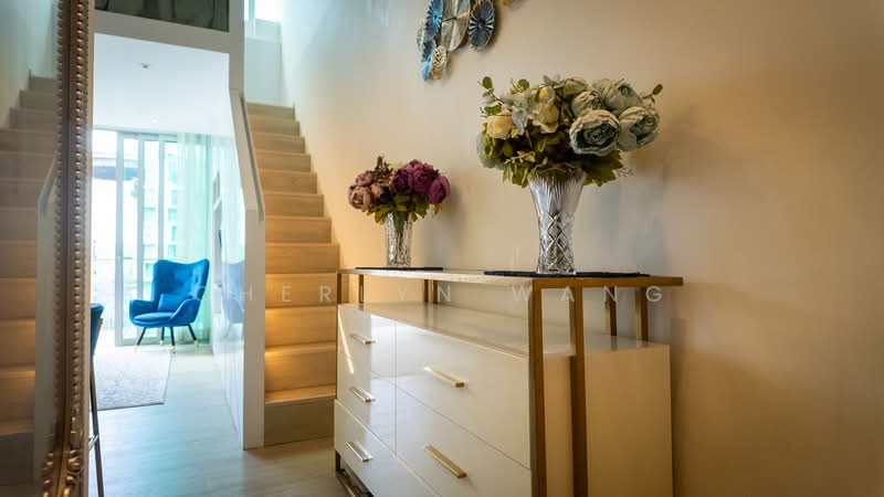 Tree House, 60 Chestnut Avenue, 2 Bedrooms, 947 sqft, Condominium For Sale, by Cherlyn Wang, 500177826 - Loft staircase - PropertyGuru.com.sg