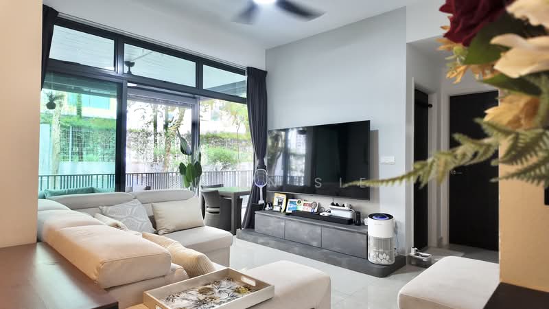 Rosewood Suites, 67 Rosewood Drive, 3 Bedrooms, 1,206 sqft, Condominium For Sale, by Queen Sie, 500177838 - Living Room - PropertyGuru.com.sg