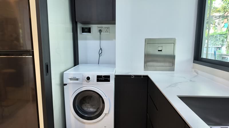 Rosewood Suites, 67 Rosewood Drive, 3 Bedrooms, 1,206 sqft, Condominium For Sale, by Queen Sie, 500177838 - Kitchen - PropertyGuru.com.sg