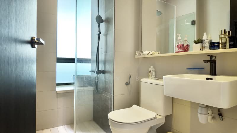 Rosewood Suites, 67 Rosewood Drive, 3 Bedrooms, 1,206 sqft, Condominium For Sale, by Queen Sie, 500177838 - Bathroom - PropertyGuru.com.sg