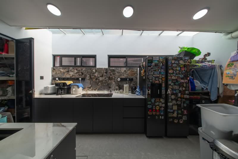Paya Lebar Gardens, Upper Paya Lebar Road, 3 Bedrooms, 2,000 sqft, Terraced House For Sale, by Harvey Chia, 500177840 - Kitchen with Cabinetry - PropertyGuru.com.sg