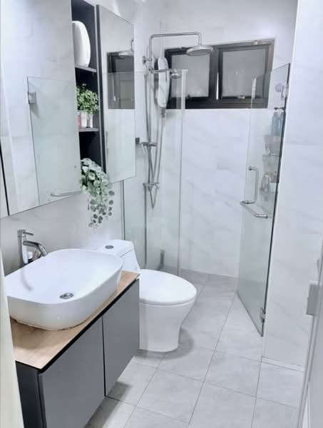339A Sembawang Close, 339A Sembawang Close, 4 Bedrooms, 1,227 sqft, HDB Flat For Sale, by Jeslyn Lim 林瑞香, 500177855 - Bathroom - PropertyGuru.com.sg